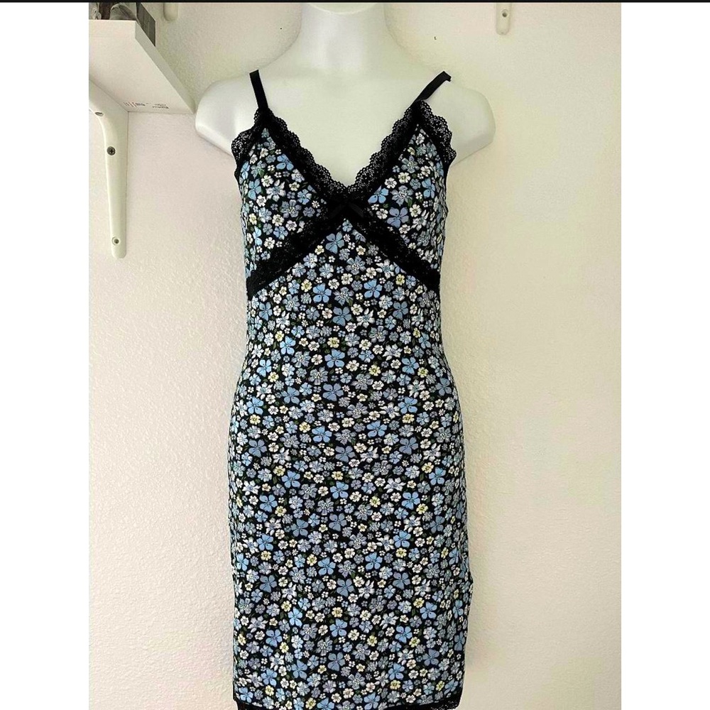 🖤💐Super cute floral slim fit dress!